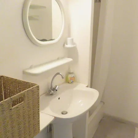 Apartmán T2 Climatise Avec Jardin, Parking Inclus - Fr-1-472-222 *